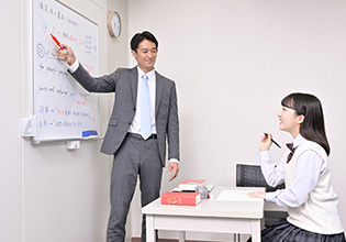 多角的な質問や丁寧な解説により、理解度を徹底的に上げていく